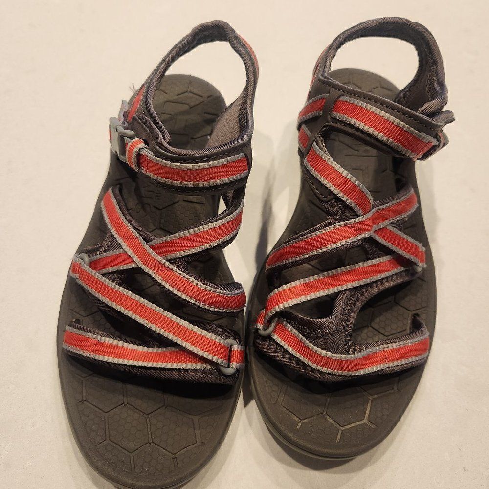 Simms Womens Clearwater sandal. Size 6. Blossom color.